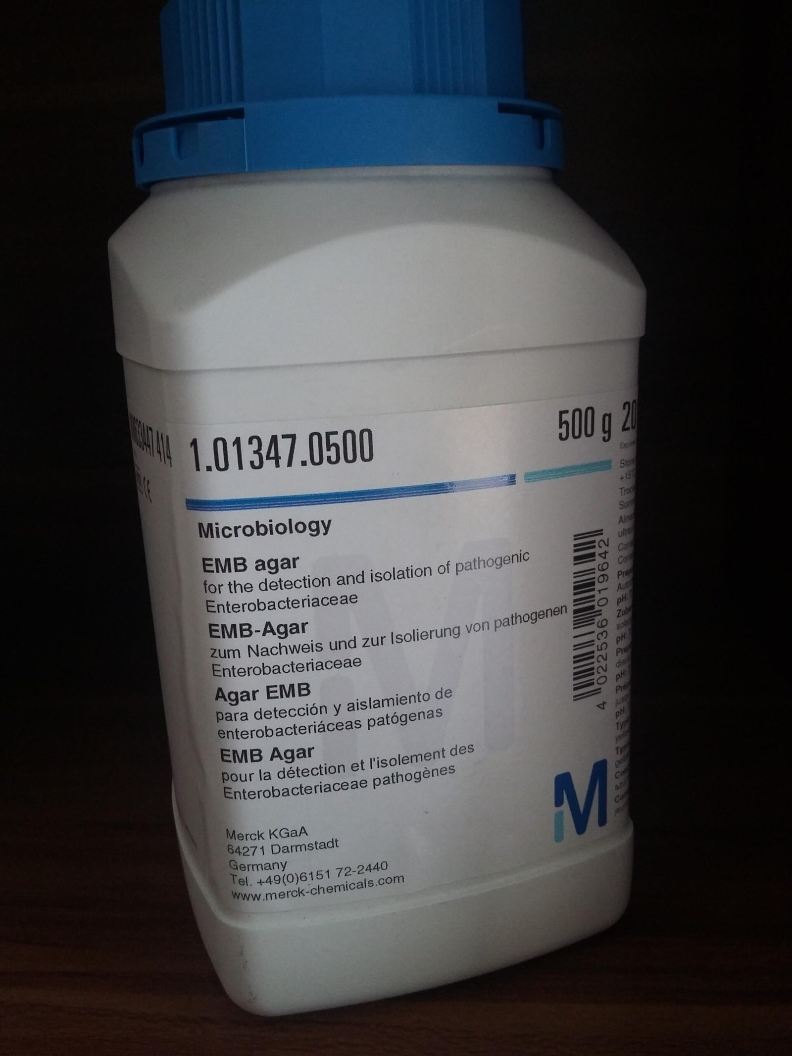 Eosin methylene blue agar (EMB)